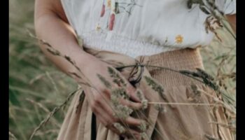 سجلات أنيقة: ملابس عتيقة تهمس أسرار الموضة