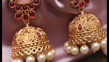 النعمة الذهبية: قم بإضاءة هالتك من خلال المجد المصقول بالذهب لأقراطنا