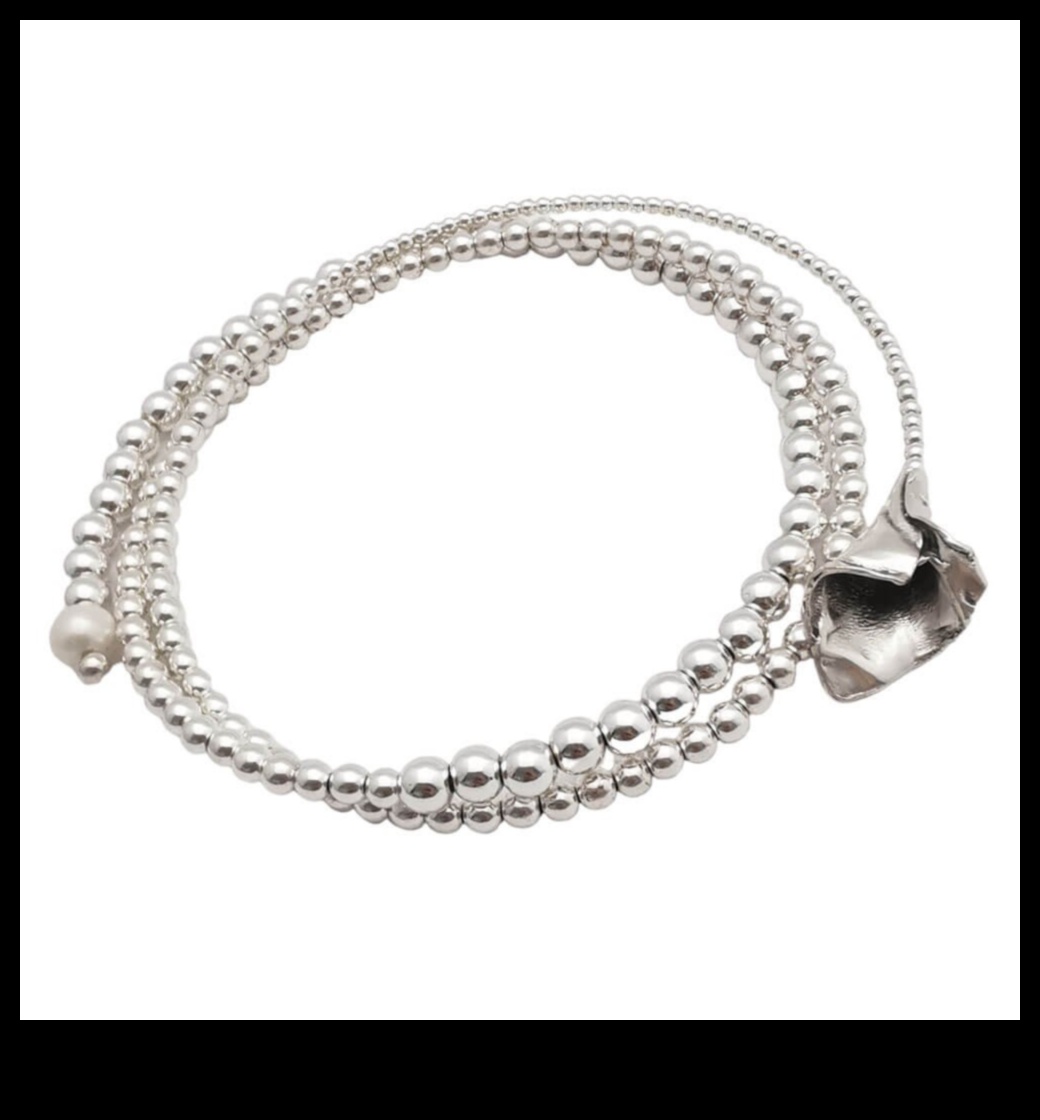 الرقي الدقيق: زيّن رقبتك بقلاداتنا المصنوعة بمهارة