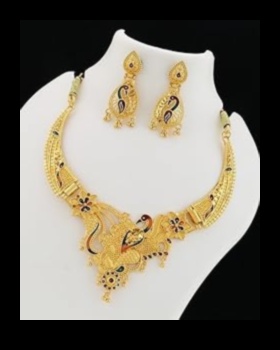 السمفونية الذهبية: أضيء مظهرك بالمجوهرات المشعة