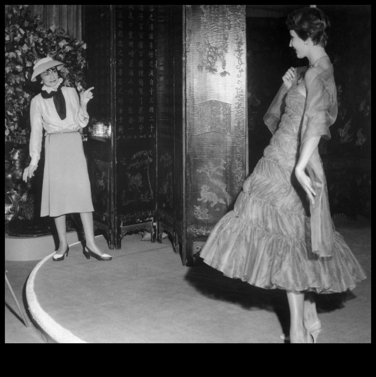 سجلات الأزياء الراقية: انغمس في قصة الموضة