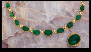 الأناقة الأبدية: روعة خالدة في كل خصلة من مجموعة قلاداتنا