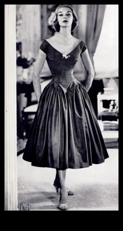 الأزياء الراقية الكلاسيكية: ملابس عتيقة للجمال الخالد