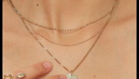 بريق لا يوصف: ارتقِ بأسلوبك مع المجوهرات البسيطة