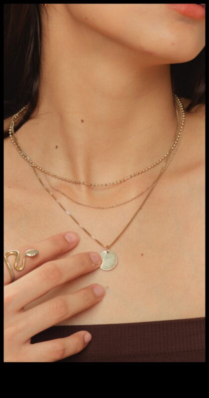 بريق لا يوصف: ارتقِ بأسلوبك مع المجوهرات البسيطة