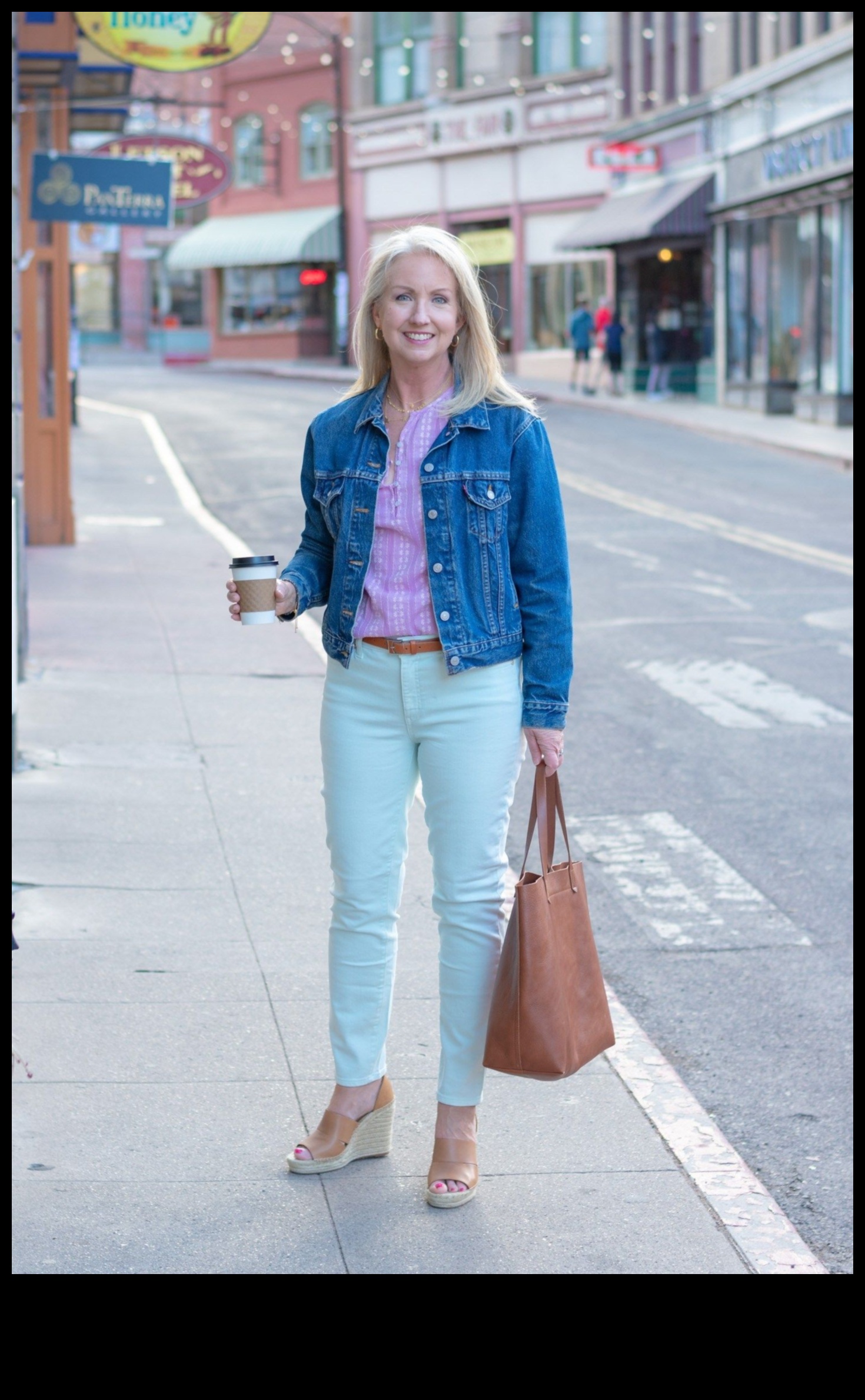 أحلام الدنيم: أفكار لأزياء كاجوال ورائعة مع القماش المفضل لديك