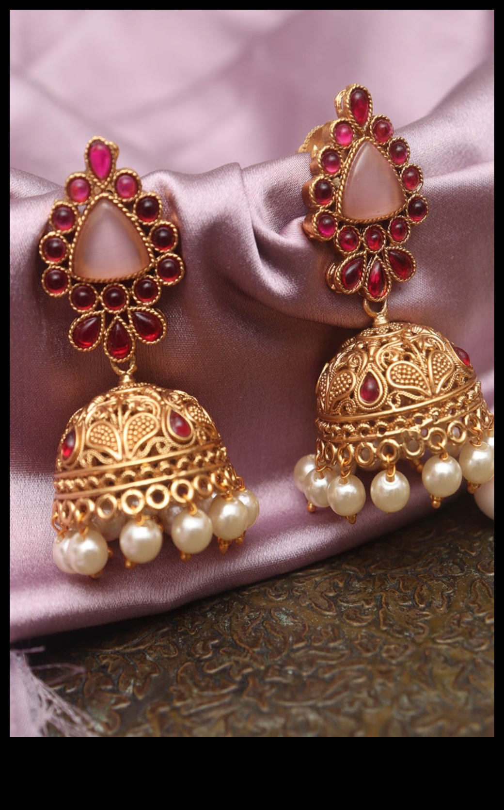 النعمة الذهبية: قم بإضاءة هالتك من خلال المجد المصقول بالذهب لأقراطنا