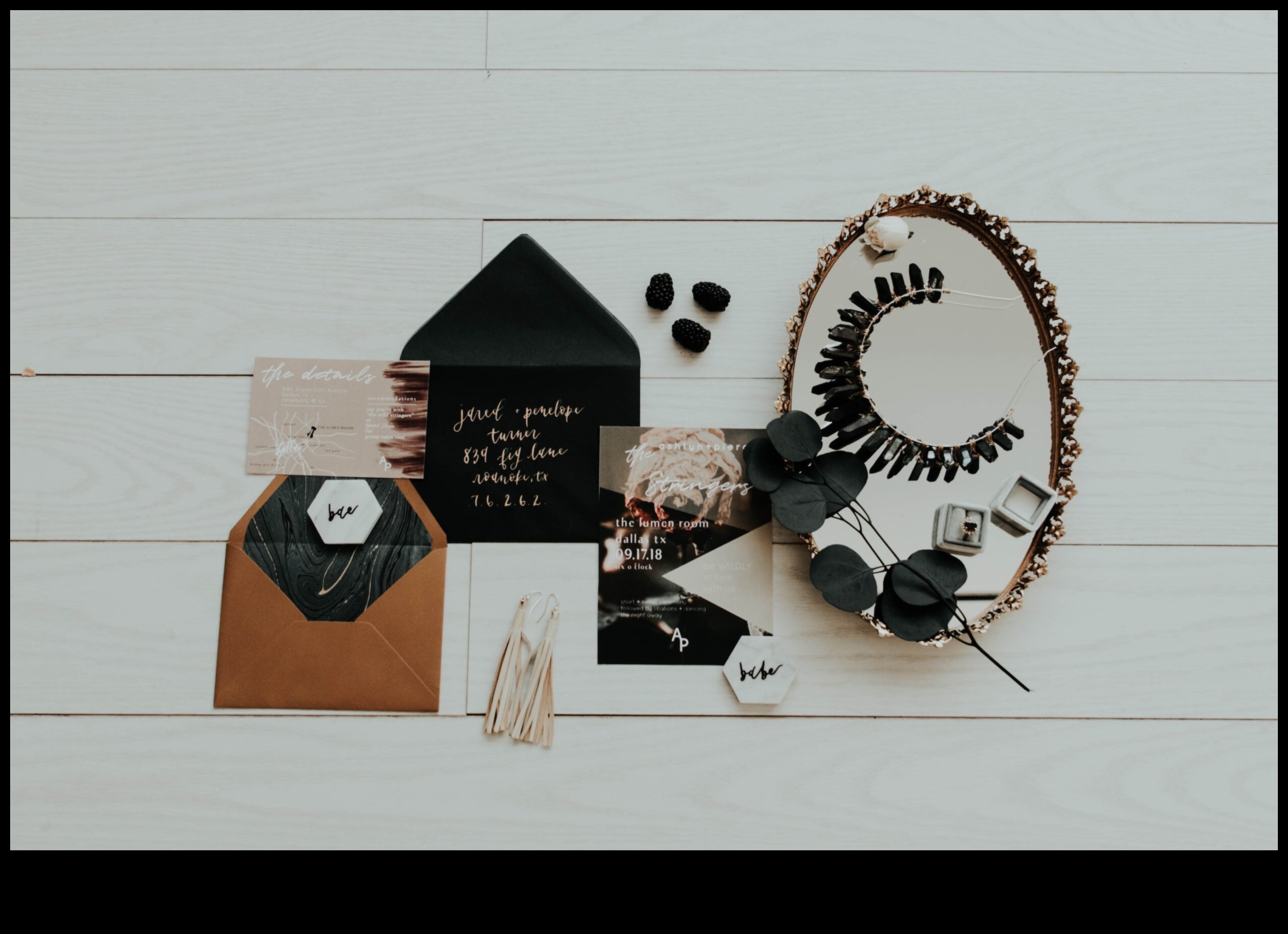 عجائب غريبة الأطوار: صمم دعوات أحلامك